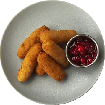 Сырные палочки с брусничным соусом