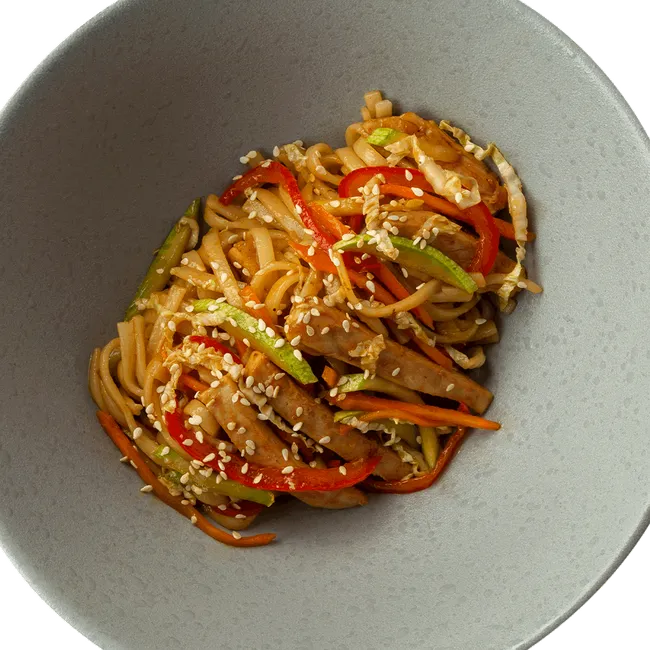 Удон со свининой, овощами и соусом терияки