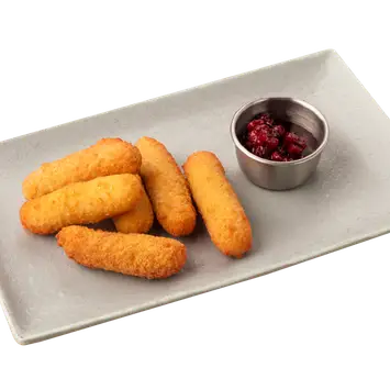 Сырные палочки с брусничным соусом