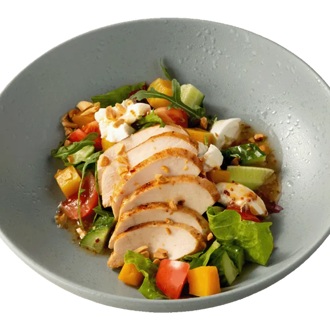 Салат с цыплёнком, персиком и рикоттой
