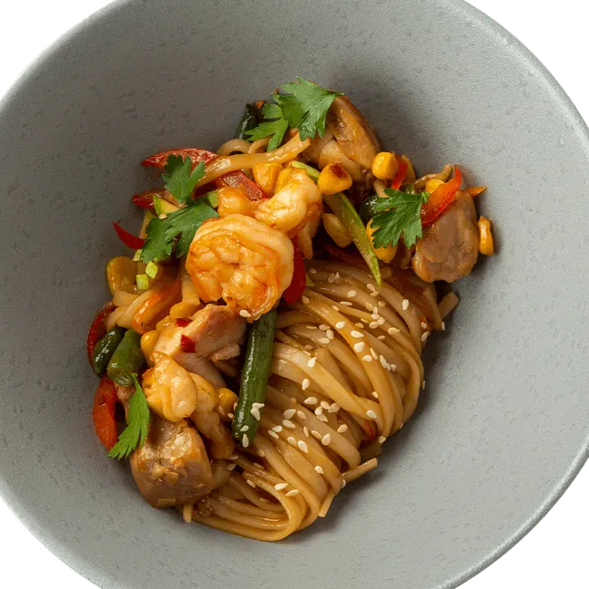Пад тай с цыплёнком и креветками