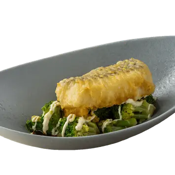 Треска с брокколи и соусом пармеджано