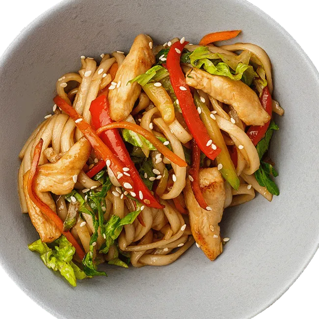 Удон с цыплёнком, овощами и соусом терияки