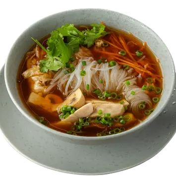 Азиатский суп с цыплёнком, фунчозой, овощами и яйцом