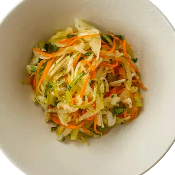 Пикантный салат с капустой