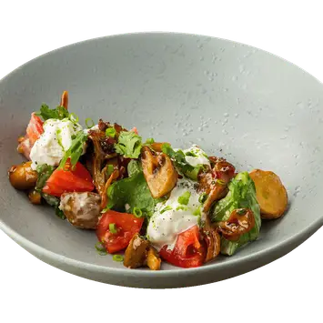 Салат с грибами в соусе свит чили