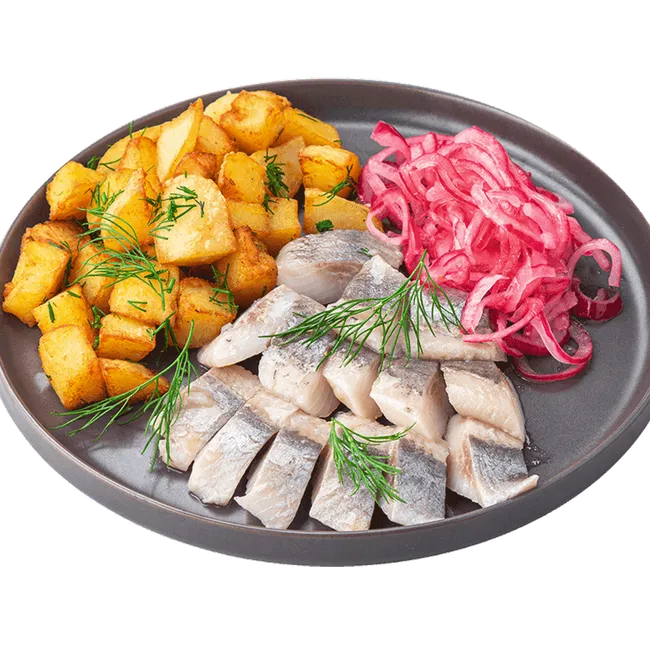 Маринованная сельдь с жареным картофелем