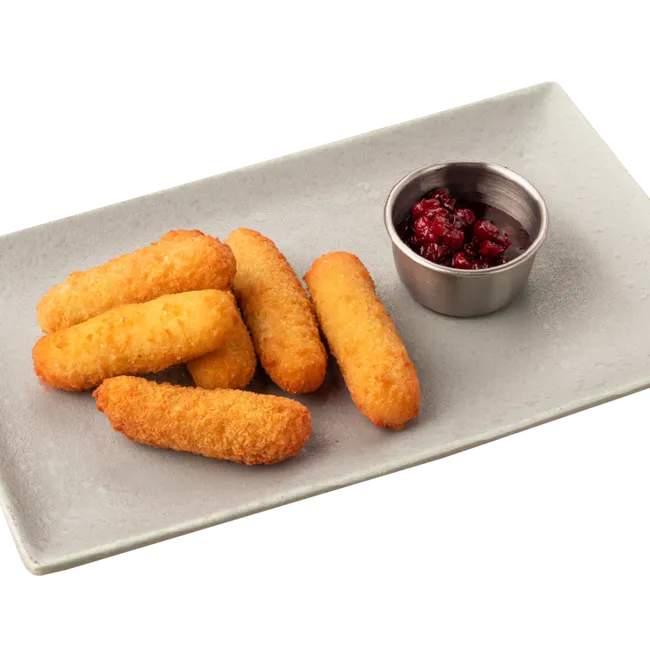 Сырные палочки с брусничным соусом