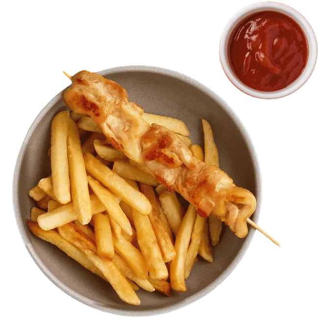 Шашлычок из цыплёнка с картофелем фри и кетчупом