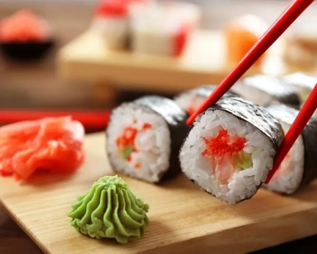5 лайфхаков: как есть суши и роллы правильно