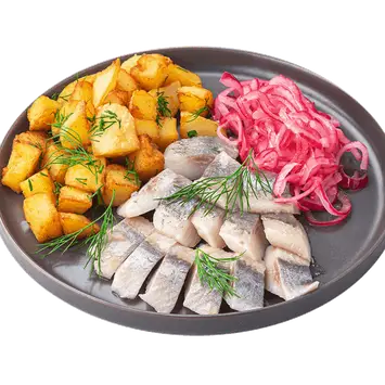Маринованная сельдь с жареным картофелем