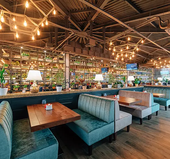 Революции шоссе, 8