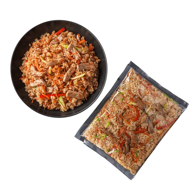 Рис со свининой, овощами и соусом удон 600 г