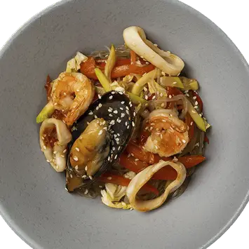 Фунчоза с морепродуктами, овощами и соусом терияки